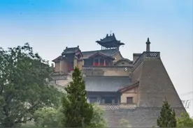 河东“群众领袖”嘉康杰图片