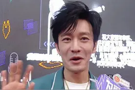 瘦下来的黄晓明帅了，衣品却一言难尽，网友：乡土气息扑面而来图片