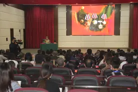 老山英雄团主攻营营长臧雷走进国防教育大讲堂图片