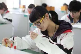 为何女生上高中后，学习成绩会变差？多是这4点原因，家长要重视图片