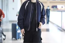 黄晓明越来越会穿了，飞行夹克+束脚裤青春潮流，裤子选择很关键图片
