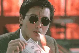 华人反击！非洲战狼“华子哥”叼烟单手出枪，无伤单挑四劫匪图片