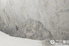 榆林横山一通村公路被水毁 路断两年无人管图片