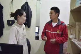 郑州这名快递员年收入已超30万，且年终奖是一辆新车图片