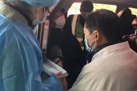 湖北 | 司机高速上突发心脏病 收费员及时施救助脱险图片