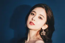 古力娜扎香肩锁骨唯美画报图片