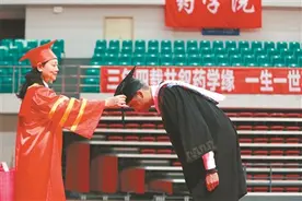 沈阳医学院举行云端毕业典礼：“用心用情守护生命”图片