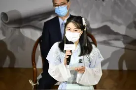 仙气飘飘！郭晶晶在香港穿汉服参加活动，老公让出C位靠边站！不愧是奥运冠军，真给中华文化提气图片