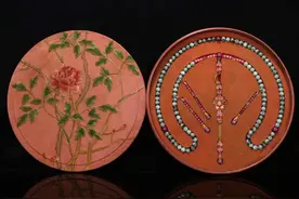 清代：翡翠朝珠一盘。规格：珠径1.33cm。图片