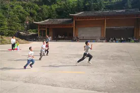 警营爱家亲子运动会，南明交警与家人共享欢乐时光图片