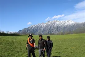 驴友违规穿越九顶山失联7天，警方找到他时已断粮吃草两天图片