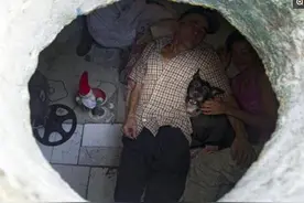 夫妇二人吸毒后一无所有，在地下管道生活二十多年图片