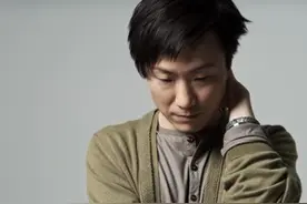 与蔡卓妍相爱4年的郑中基，为何转身娶了名不见经传的余思敏？图片