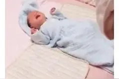 龙凤胎哥哥保护妹妹，妹妹被抱走，哥哥就闹，一放下立马收声图片
