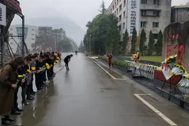 在京台商走进汶川特大地震纪念馆感受抗震精神图片