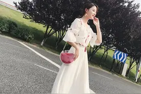 第一次见男朋友家长：穿好进礼堂，穿不好翻车现场。图片