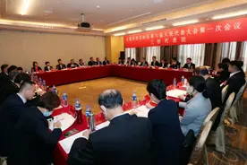 太原市杏花岭区：议报告，谋发展！各代表团分团讨论气氛热烈图片
