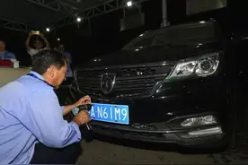 行驶证是不是和上牌同时办理，谁先谁后呢图片