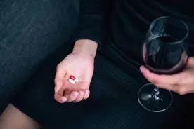 酒后4小时不吃药，头孢7天内不喝酒图片
