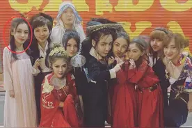黄晓明多次登上福布斯富豪榜，老婆和贵妇太太们合照却只配站角落图片