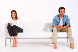 老公不在身边，妻子到底能忍耐多久？两个女人说了心里话图片