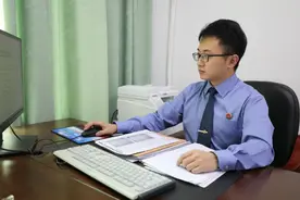 【检察风采故事汇】何暄：成为“标兵”的每一步都要脚踏实地图片