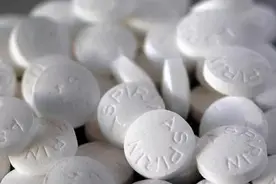 长期服用阿司匹林，要多留意身上的3个变化，早知道早受益图片