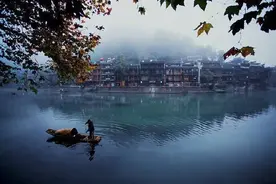 《边城》：我以为你懂我所有的欲言又止，酿就了误会与遗憾的苦酒图片