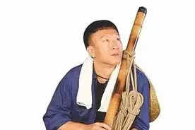 男人的风骨不是柔软的垂柳和傲慢，而是陡峭的山崖和笔直的青松。图片
