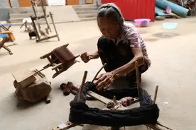 老奶奶做这项工作年代久远，好多人不知道是干啥用的图片