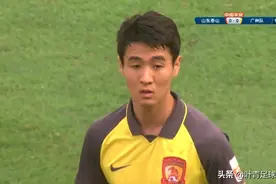 中超火爆冲突！1米94外援与恒大球星顶牛对峙，场面一度混乱图片