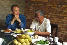 褚时健和马静芬相亲，姐妹说褚时健看着好凶，马说：人家才26岁图片