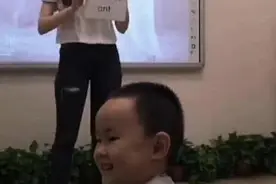 幼儿园老师火了，颜值身材酷似杨颖，奶爸：以后我来接娃图片