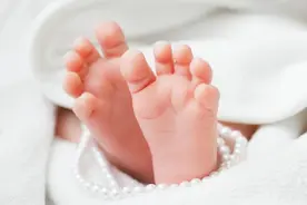 孩子出生后多久可被抱出门？过来人：不是满月不是百天，差异很大图片