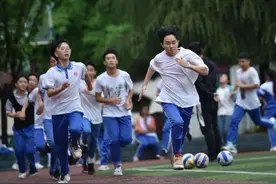 中国为什么不能将高中纳入义务教育？图片