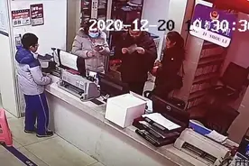 南昌：10岁男孩因为没有身份证，差点错过考试，周末匆匆跑进派出所图片