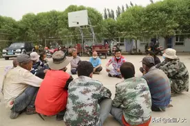 阿迪力·阿不都热扎克：沙漠玫瑰成为贫困群众“致富花”图片