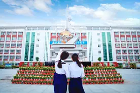 河南这所中学一骑绝尘，省内共112名学生被清北录取，该校占35人图片