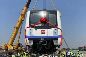 西安地铁6号线来啦！紫色和黄色搭配，这个组合你喜欢吗图片