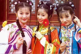 《还珠格格》搞笑穿帮集锦，小燕子的斗鸡能褪色，晴儿会变魔术？图片