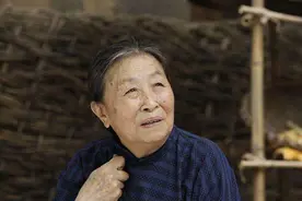 少时带人抄家，晚年却替子换债，最终因病逝世，老戏骨少华的一生图片