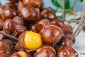 板栗难剥壳，没用对水，学会这1招，个个离壳特好剥，还软糯香甜图片