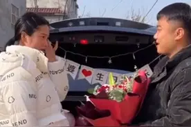 感动！河南一男子偷偷接来岳父岳母为远嫁妻子庆生，全家相拥而泣图片