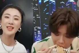 螺蛳粉有何魔力，让鹿晗在薇娅直播间嗦粉，网友：根本停不下来图片