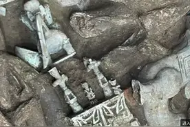 三星堆刚刚出土神坛残件，它能否揭开，古蜀国的两个千古之谜图片