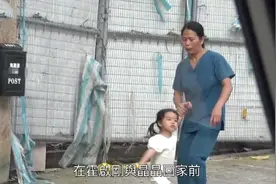 1岁半霍中怡正面照罕曝光，隔代遗传朱玲玲，看见爷爷飞奔迎接图片