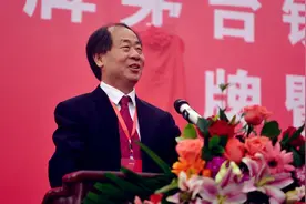 湖北低调的富豪：身价233亿，却仍开着10多万的低端车图片