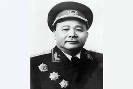 徐海东15年不打仗，为何在大将中排第二？毛主席：他对革命有大功图片