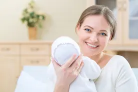 宝宝第一口奶怎么喂？新手妈妈必读，常见哺乳指导问题汇总图片