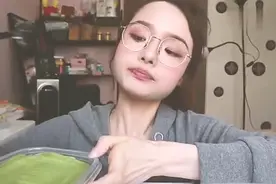 吃货哎呦阿尤吃抹茶蛋糕，感觉一个人就能吃完，却说要找人分享视频封面